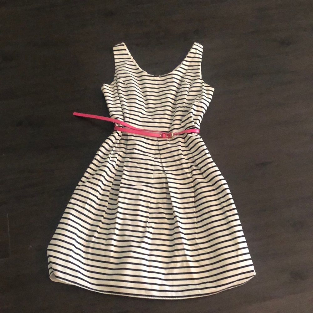 STRIPED DRESS W PINK BELT